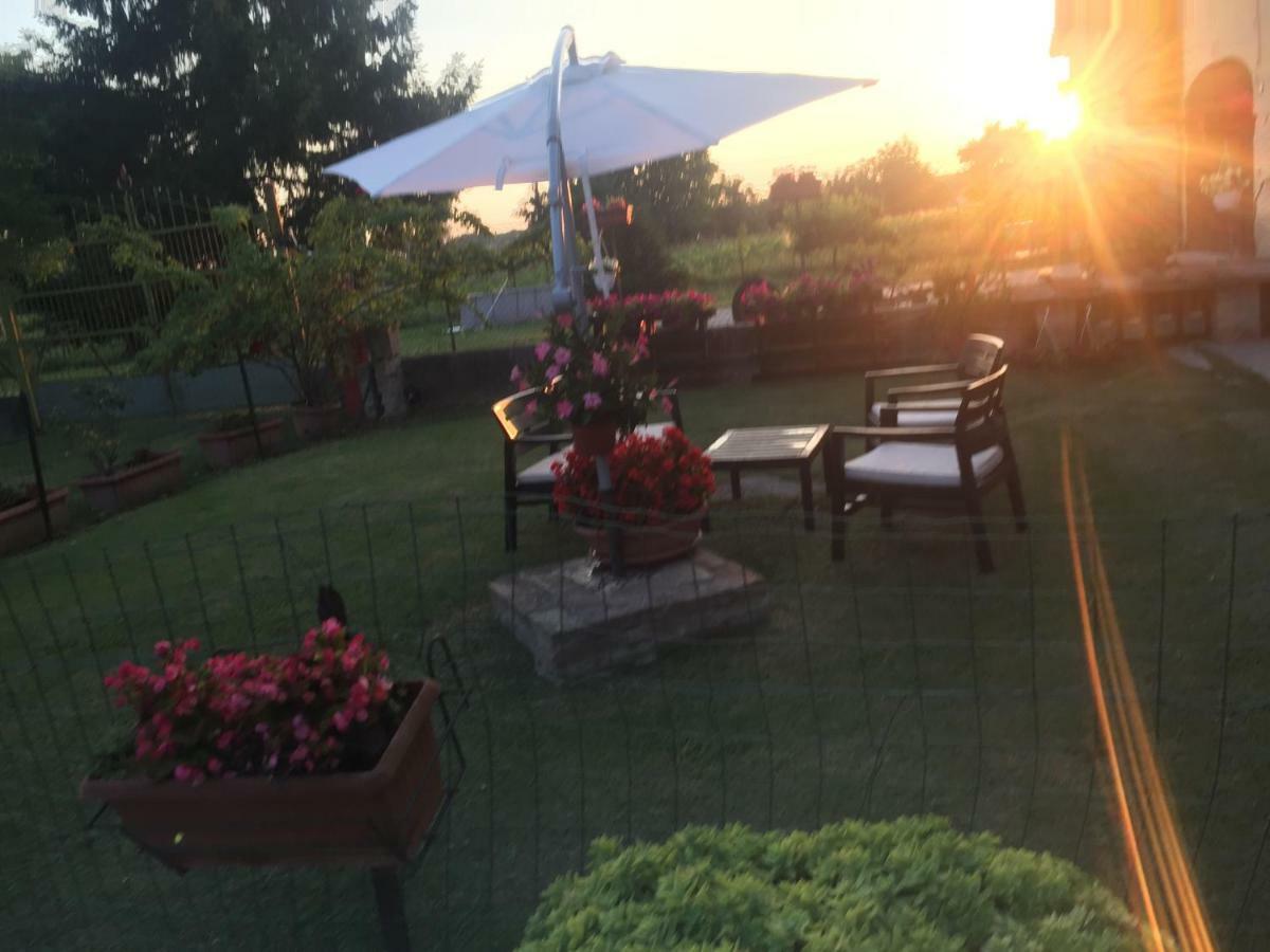 B&B Happiness In The Country Brescello Bagian luar foto